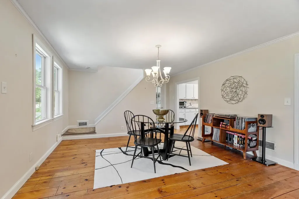 8 Island Pond Road Pelham NH 03076