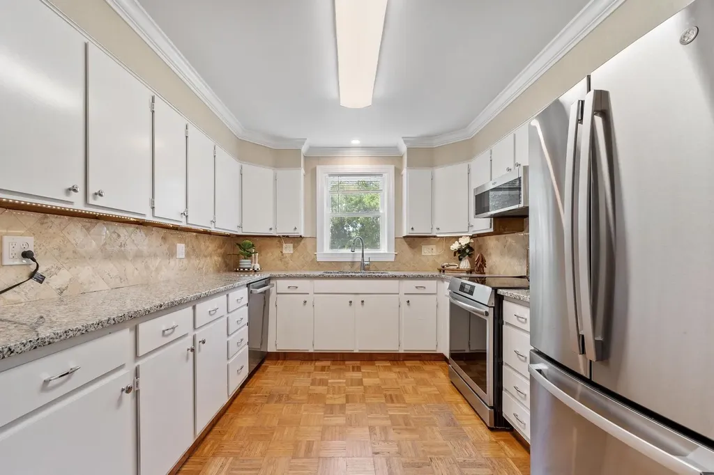 8 Island Pond Road Pelham NH 03076