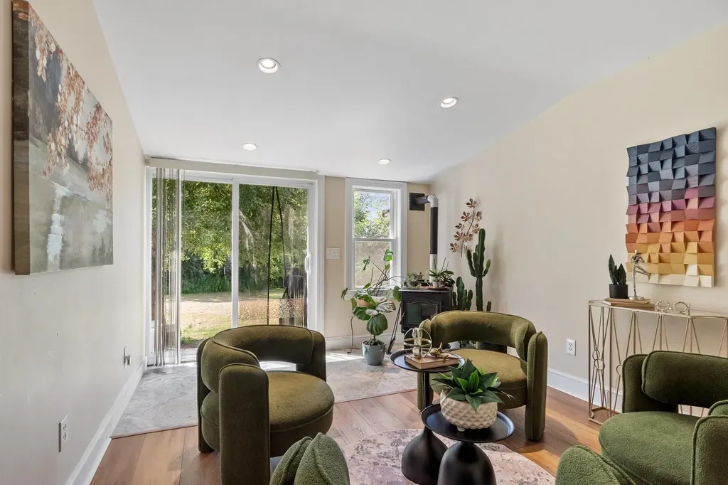 8 Island Pond Road Pelham NH 03076