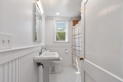 8 Island Pond Road Pelham NH 03076