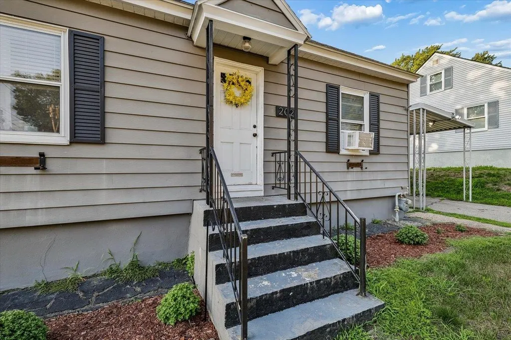 202 Holly Avenue Manchester NH 03103