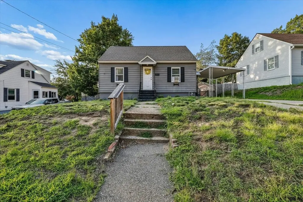 202 Holly Avenue Manchester NH 03103