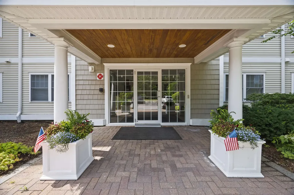 2 Sterling Hill Lane Exeter NH 03833