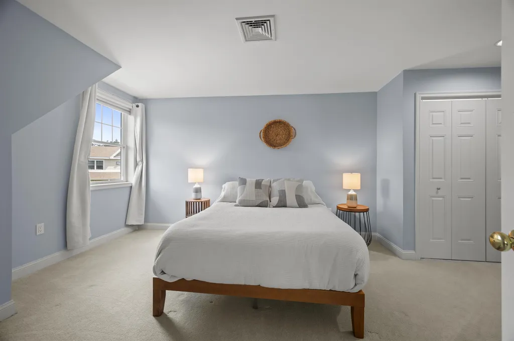 2 Sterling Hill Lane Exeter NH 03833