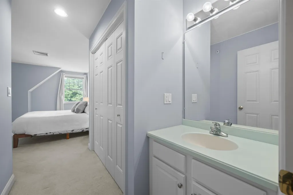 2 Sterling Hill Lane Exeter NH 03833