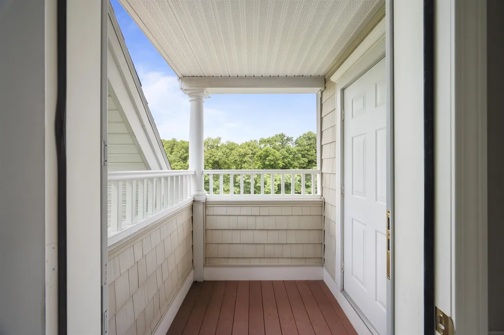 2 Sterling Hill Lane Exeter NH 03833