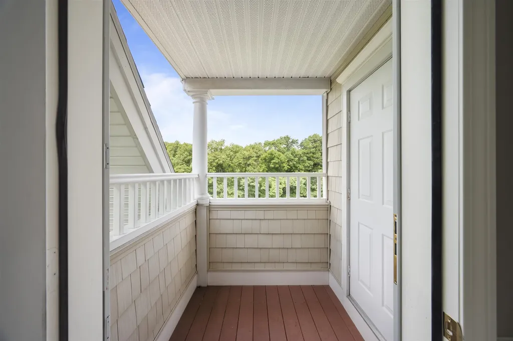 2 Sterling Hill Lane Exeter NH 03833