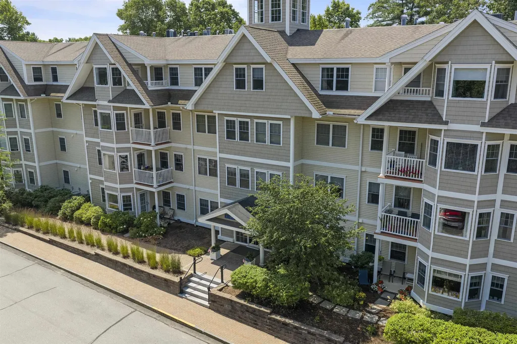 2 Sterling Hill Lane Exeter NH 03833