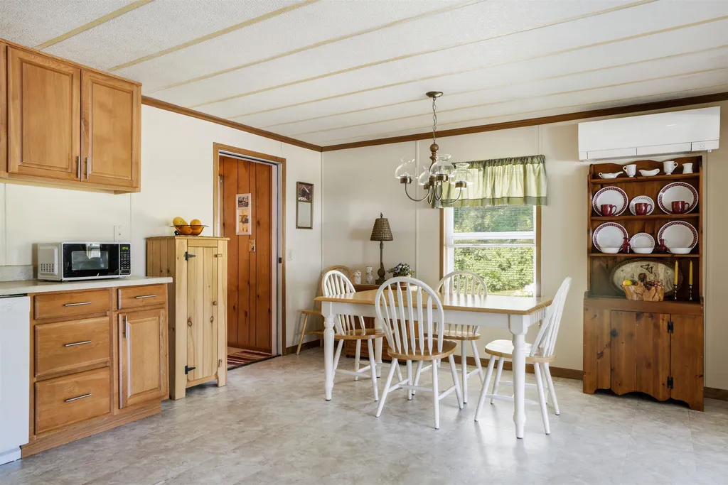 26 Deer Path Hopkinton NH 03229
