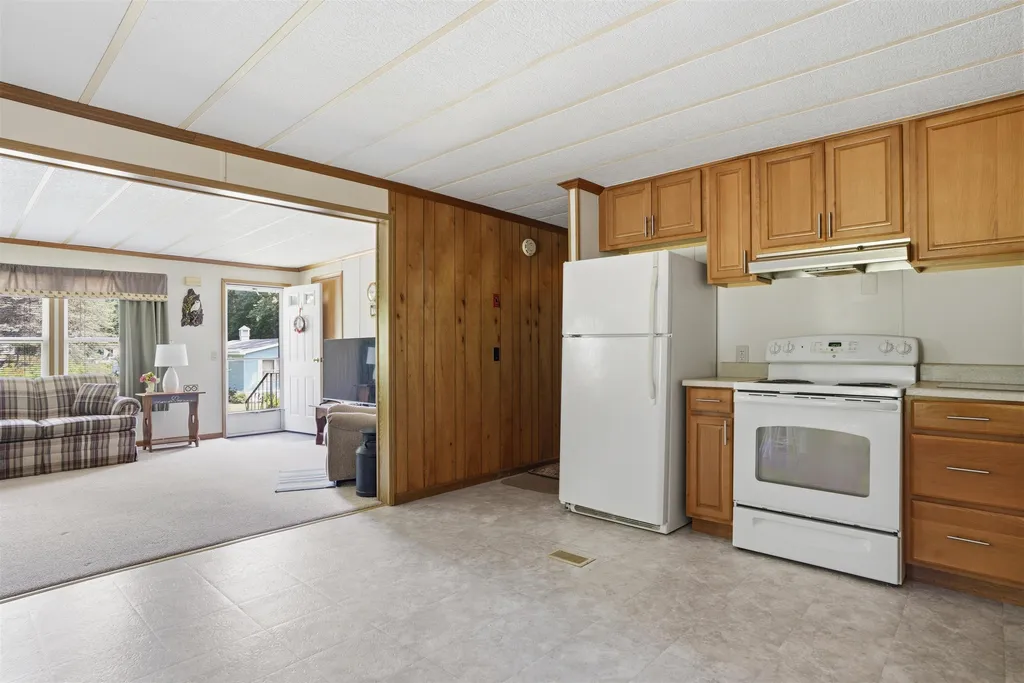 26 Deer Path Hopkinton NH 03229