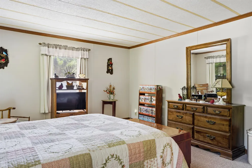 26 Deer Path Hopkinton NH 03229