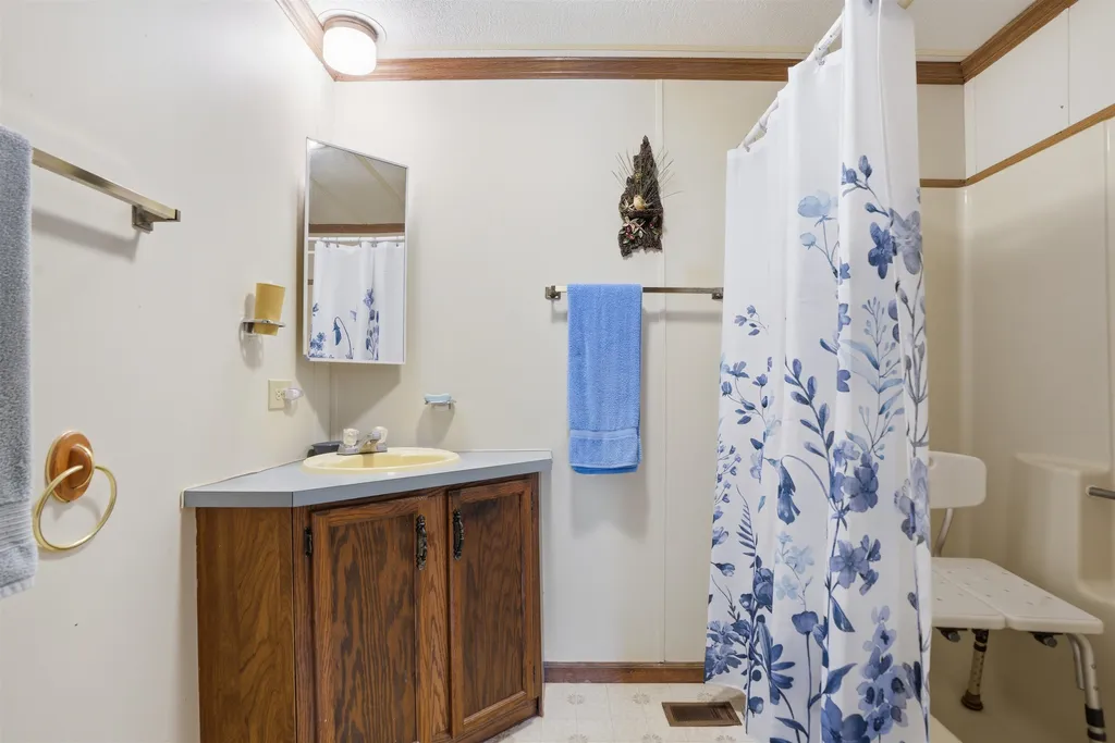 26 Deer Path Hopkinton NH 03229