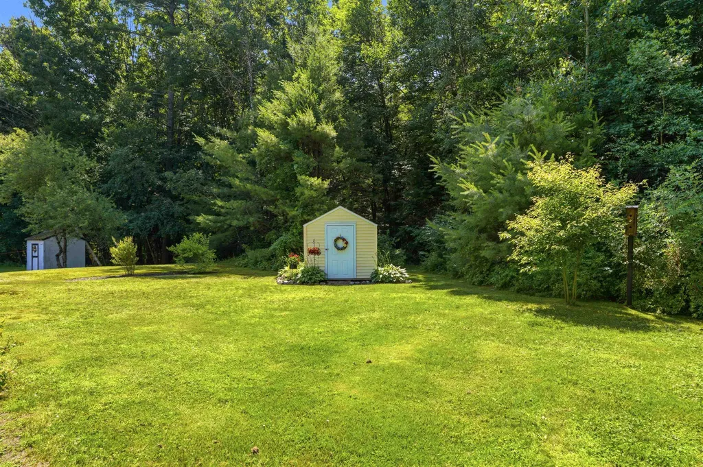 26 Deer Path Hopkinton NH 03229