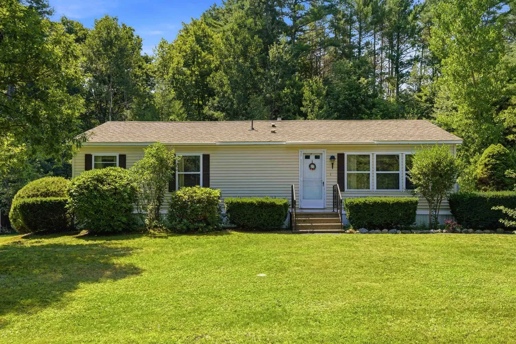 26 Deer Path Hopkinton NH 03229
