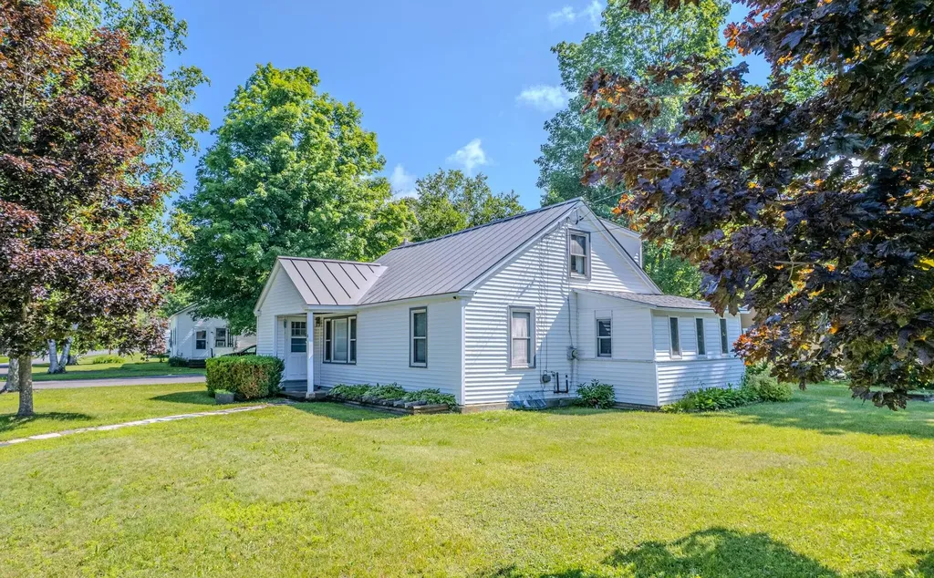 14 Brayton Road Poultney VT 05764