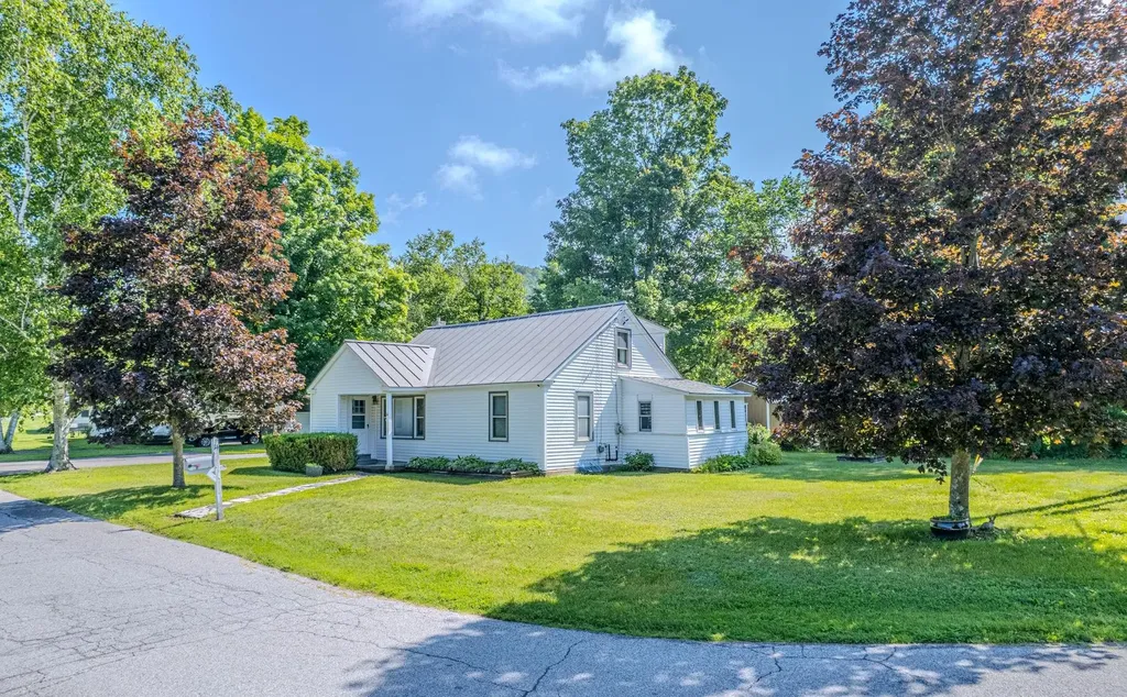 14 Brayton Road Poultney VT 05764