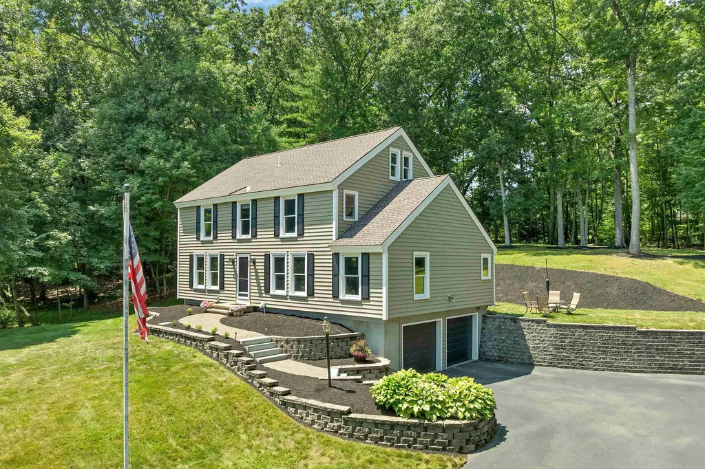 47 White Plains Avenue Londonderry NH 03053