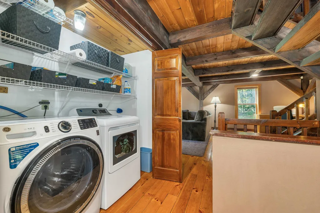 47 White Plains Avenue Londonderry NH 03053