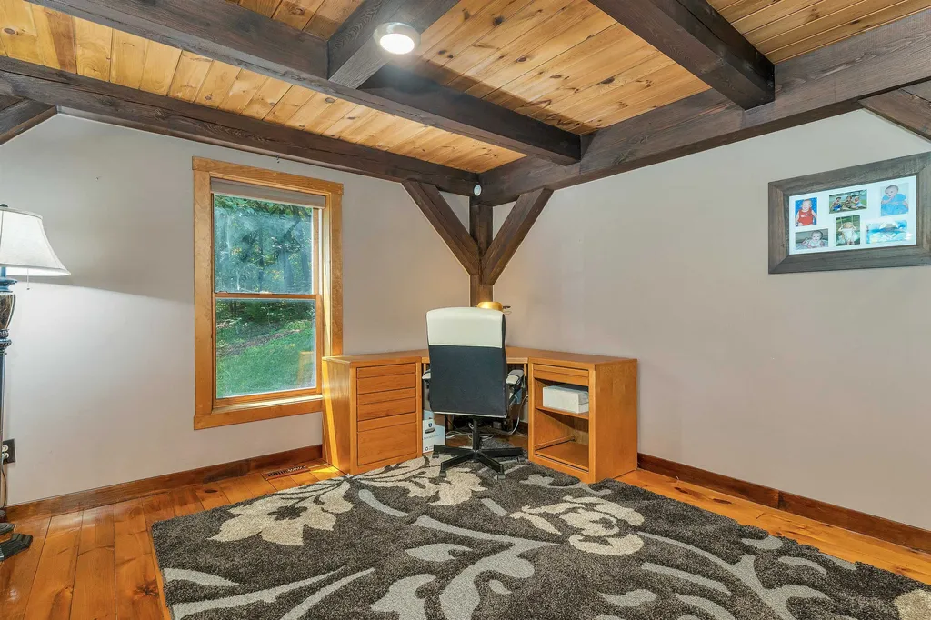 47 White Plains Avenue Londonderry NH 03053