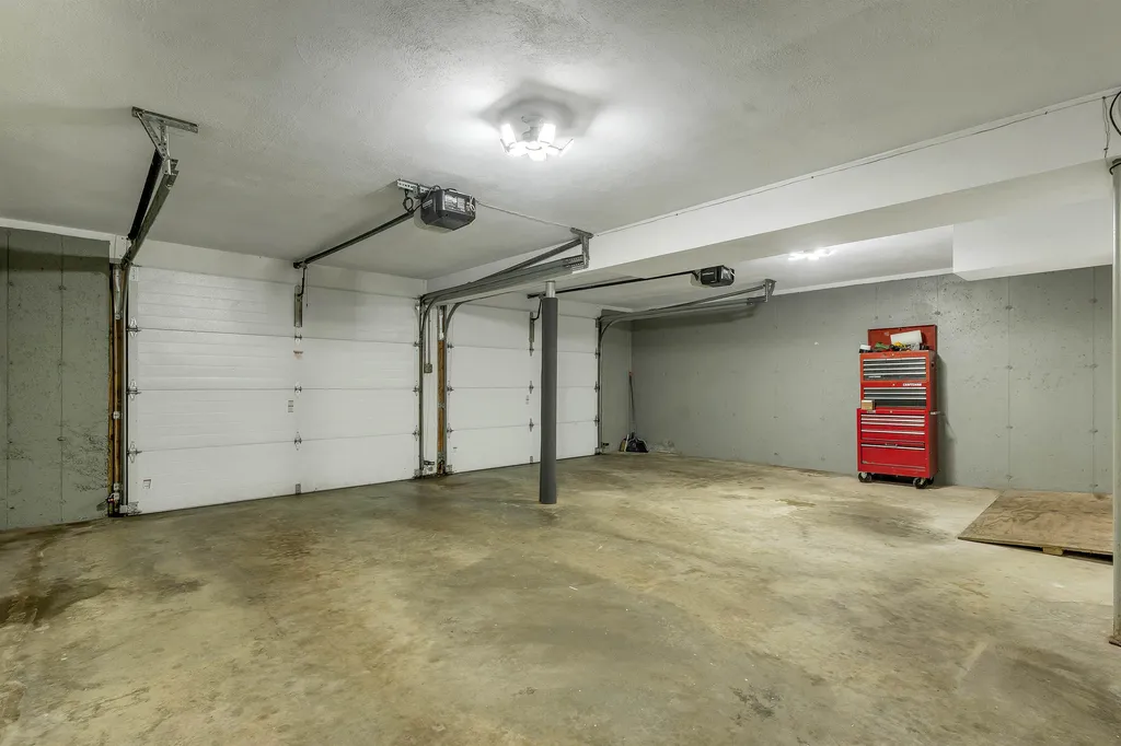 47 White Plains Avenue Londonderry NH 03053