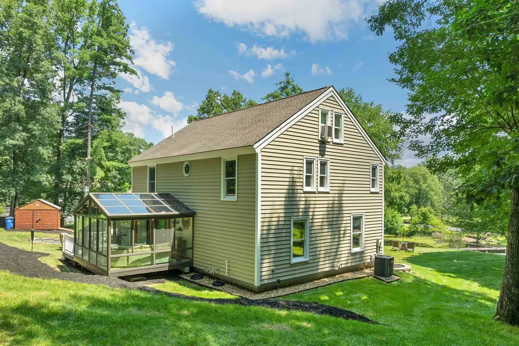 47 White Plains Avenue Londonderry NH 03053