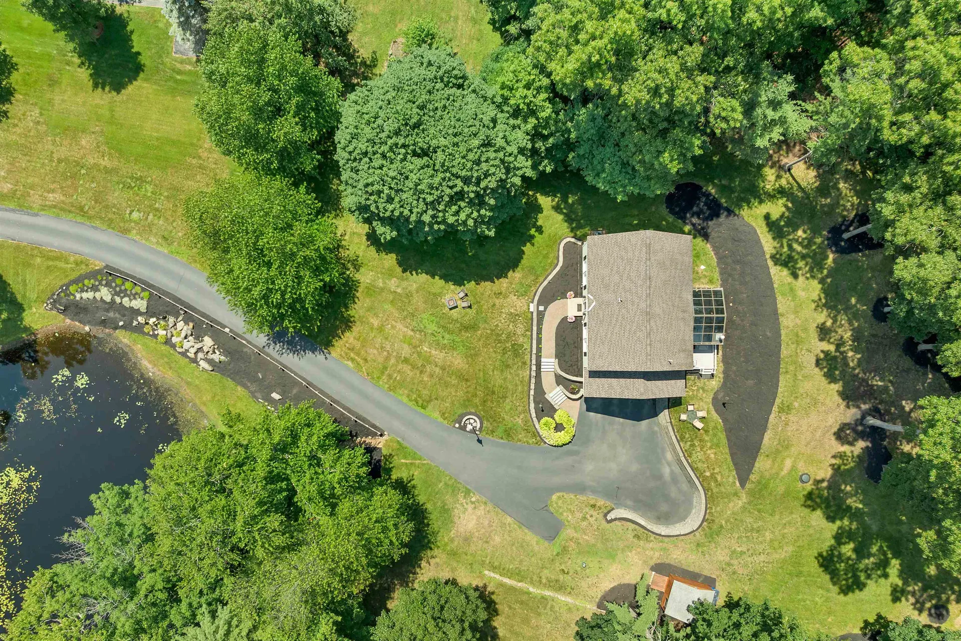 47 White Plains Avenue Londonderry NH 03053