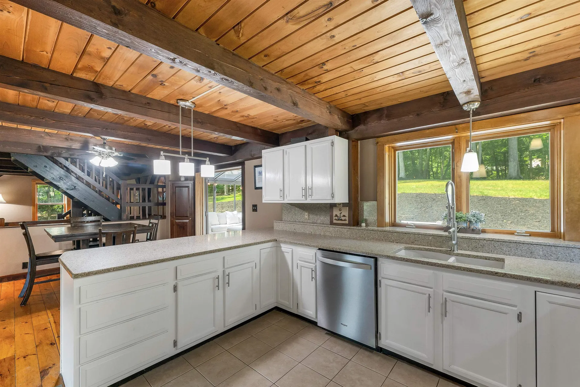 47 White Plains Avenue Londonderry NH 03053