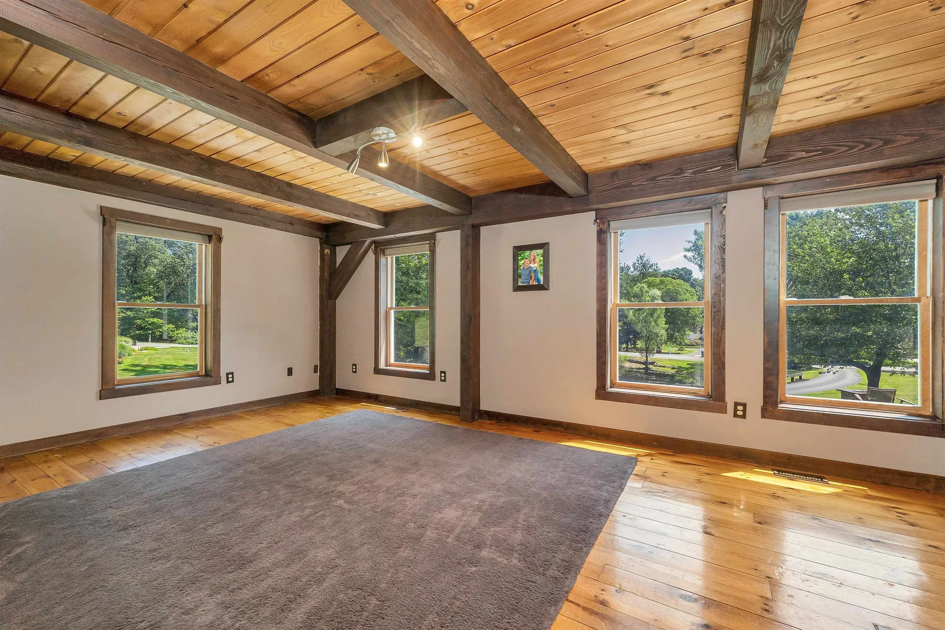 47 White Plains Avenue Londonderry NH 03053