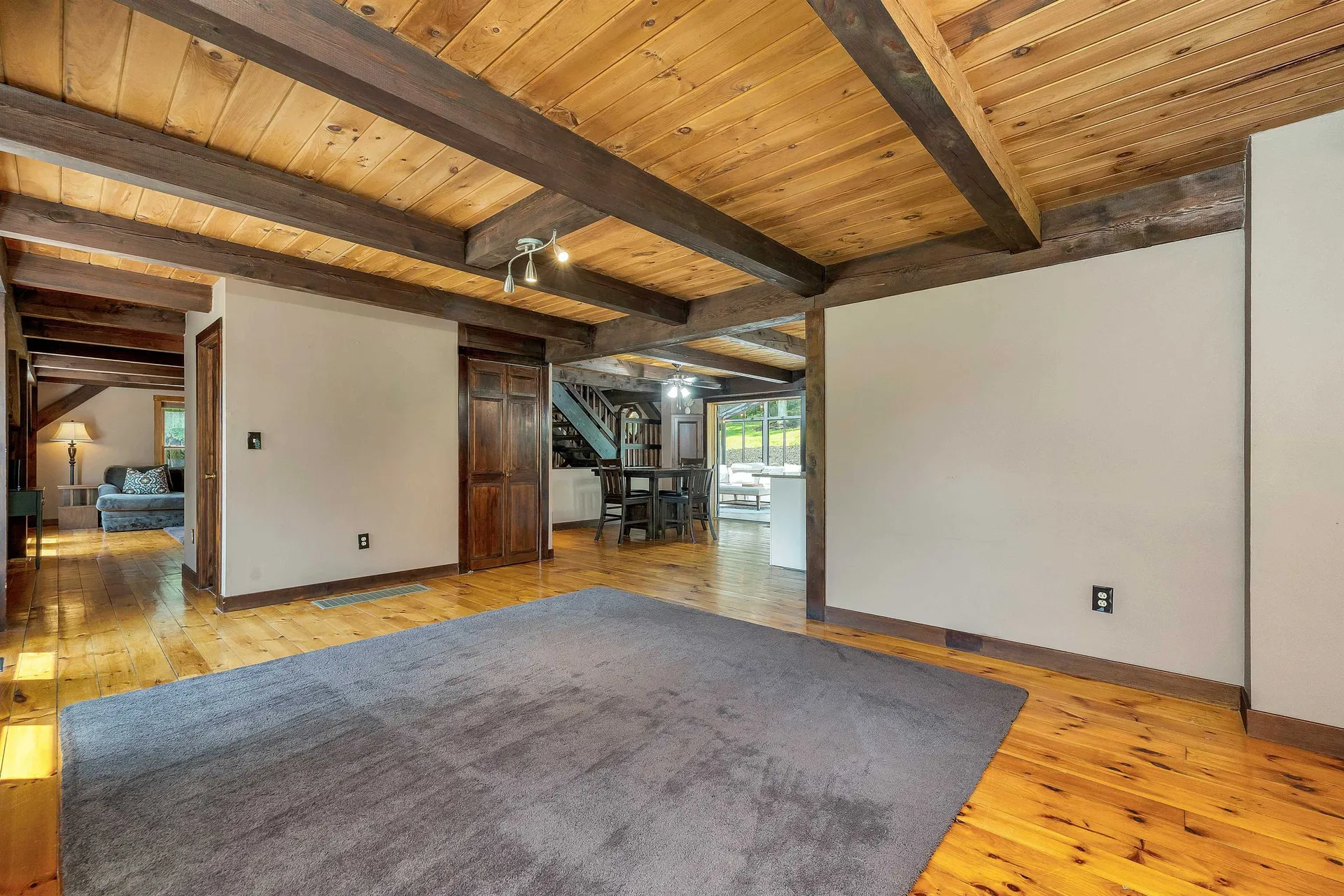 47 White Plains Avenue Londonderry NH 03053