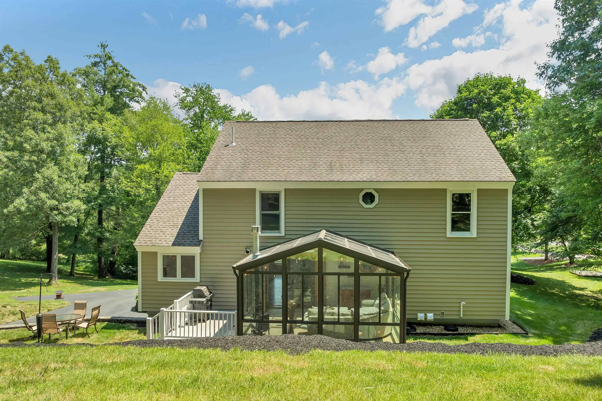 47 White Plains Avenue Londonderry NH 03053
