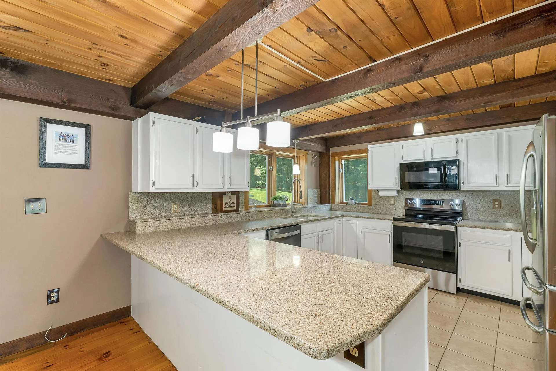 47 White Plains Avenue Londonderry NH 03053
