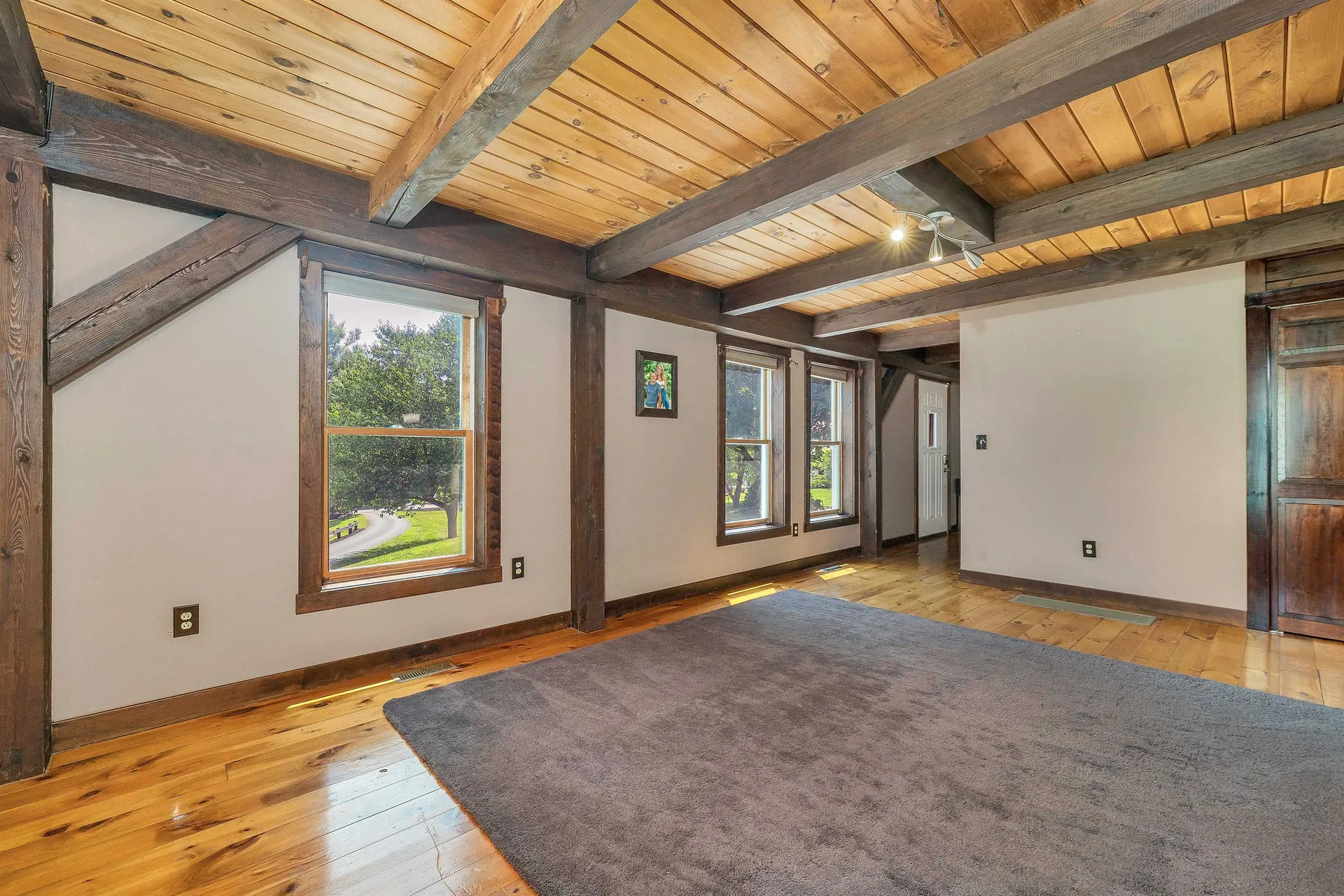 47 White Plains Avenue Londonderry NH 03053