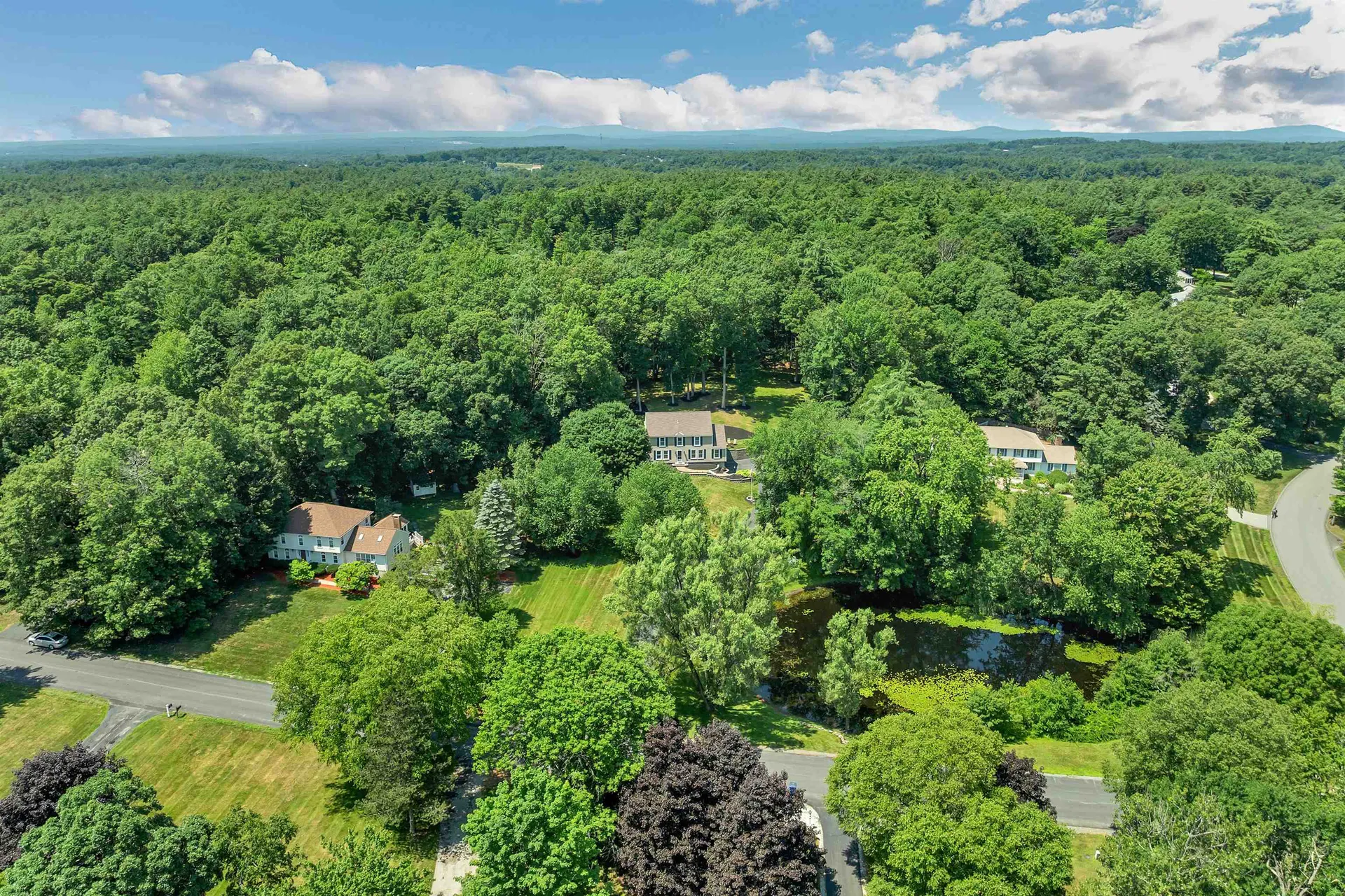 47 White Plains Avenue Londonderry NH 03053
