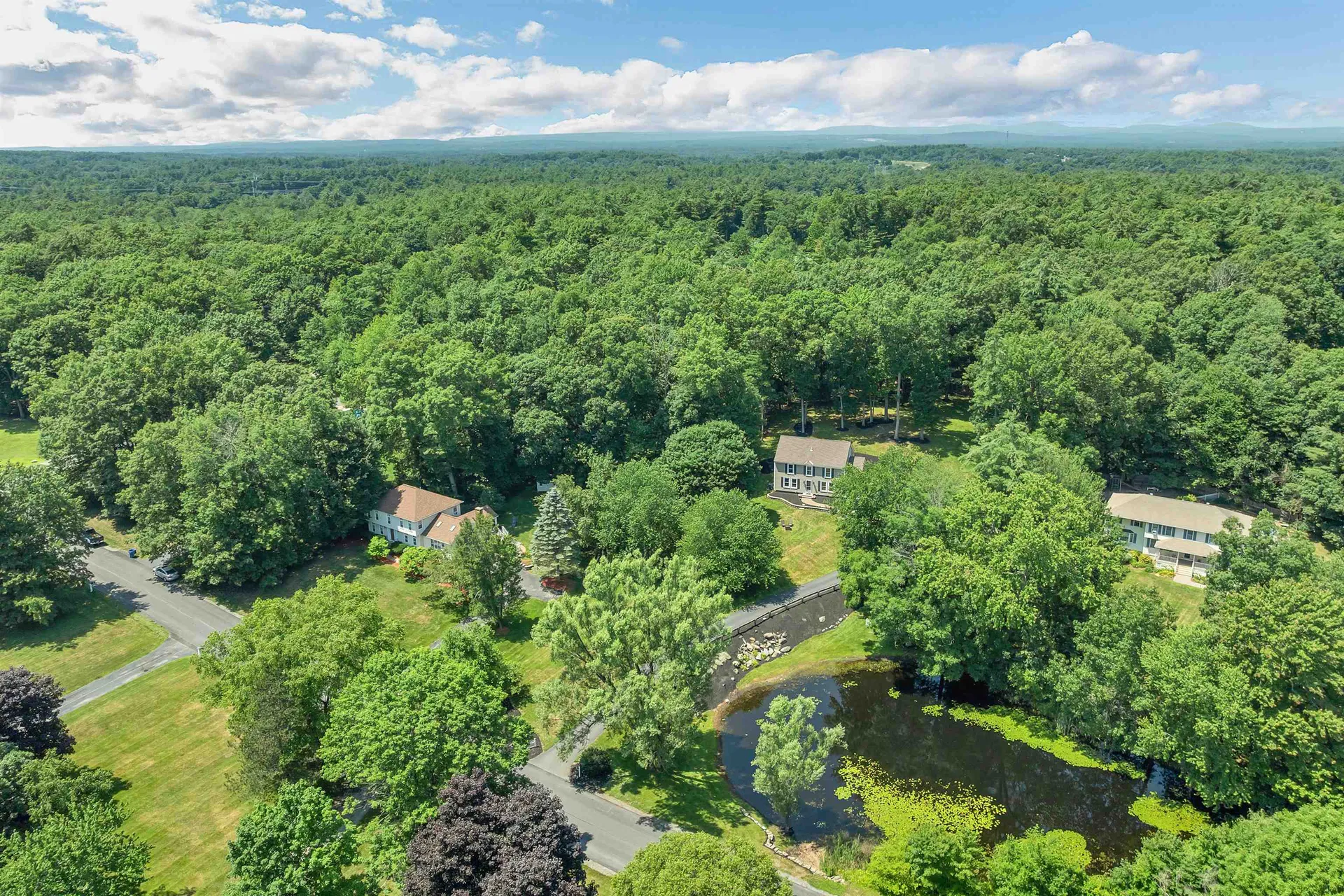 47 White Plains Avenue Londonderry NH 03053