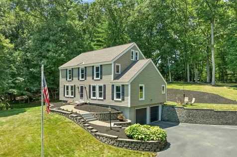 47 White Plains Avenue Londonderry NH 03053