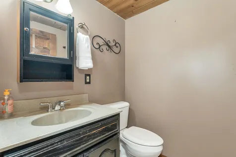 47 White Plains Avenue Londonderry NH 03053