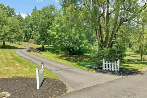 47 White Plains Avenue Londonderry NH 03053