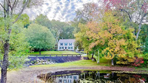 47 White Plains Avenue Londonderry NH 03053