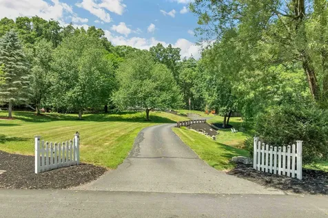 47 White Plains Avenue Londonderry NH 03053