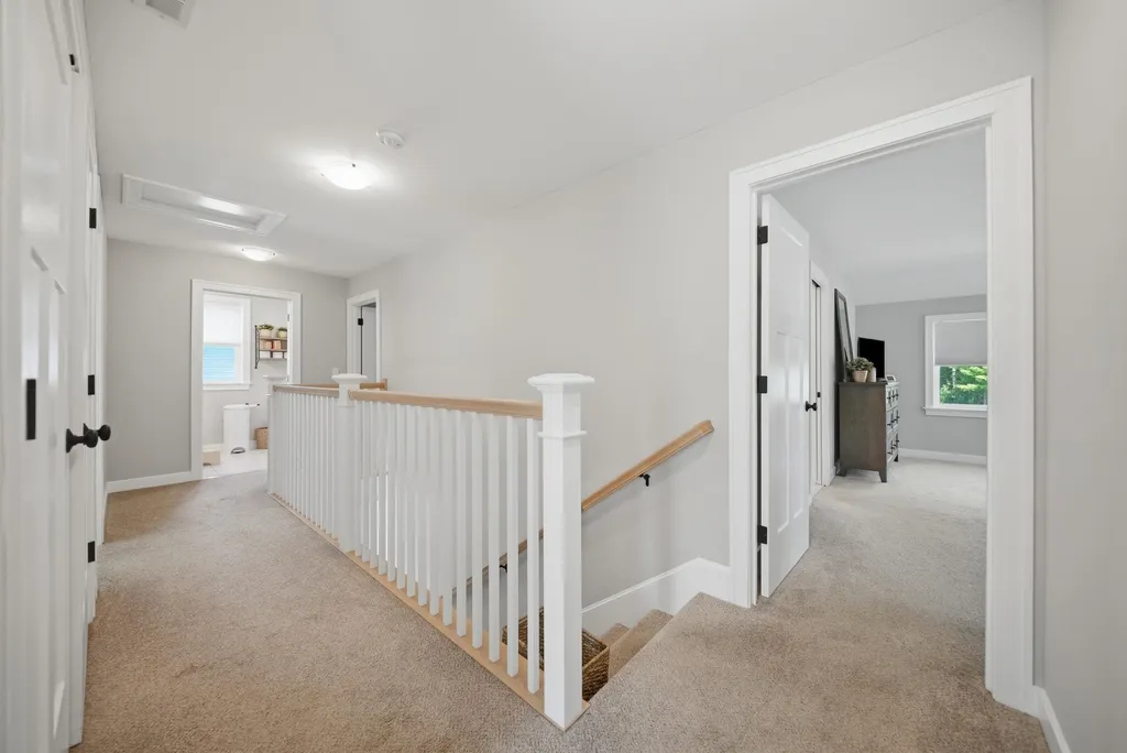 37 Clover Lane Londonderry NH 03053