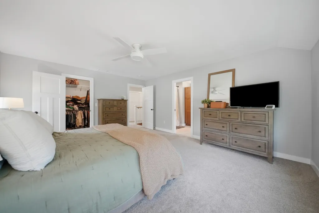 37 Clover Lane Londonderry NH 03053