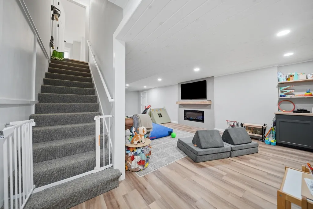 37 Clover Lane Londonderry NH 03053