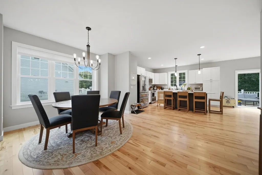 37 Clover Lane Londonderry NH 03053