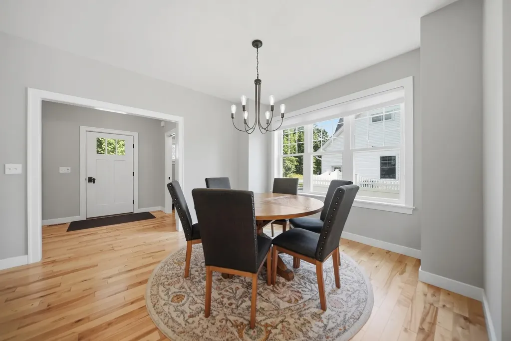 37 Clover Lane Londonderry NH 03053