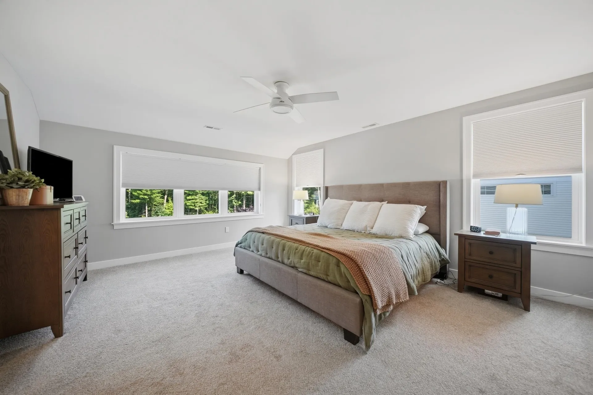 37 Clover Lane Londonderry NH 03053