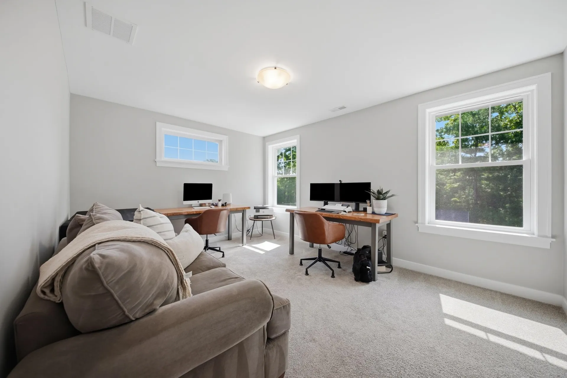 37 Clover Lane Londonderry NH 03053