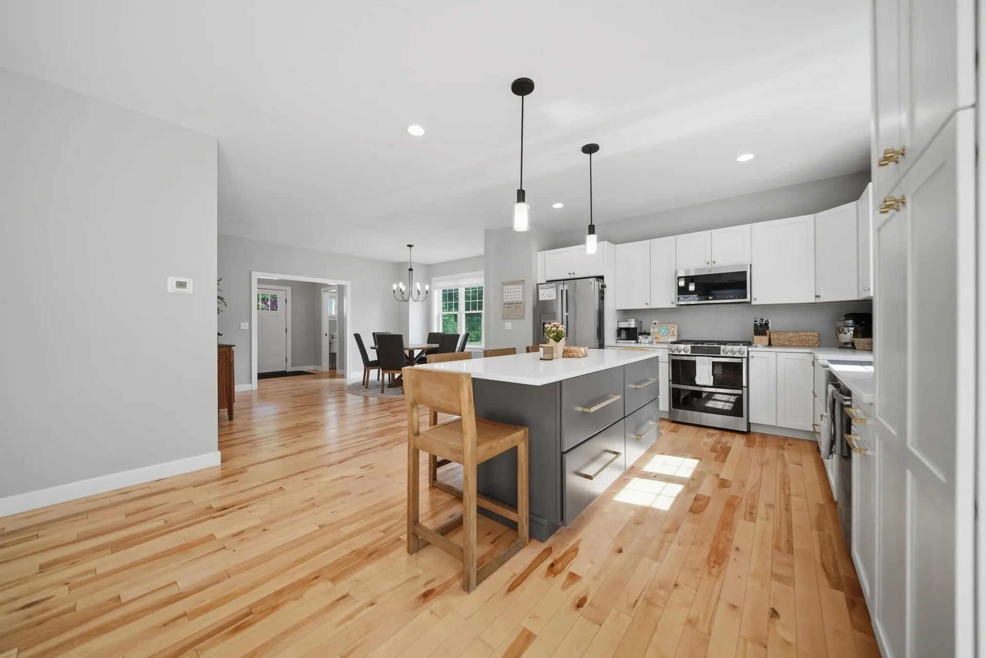 37 Clover Lane Londonderry NH 03053