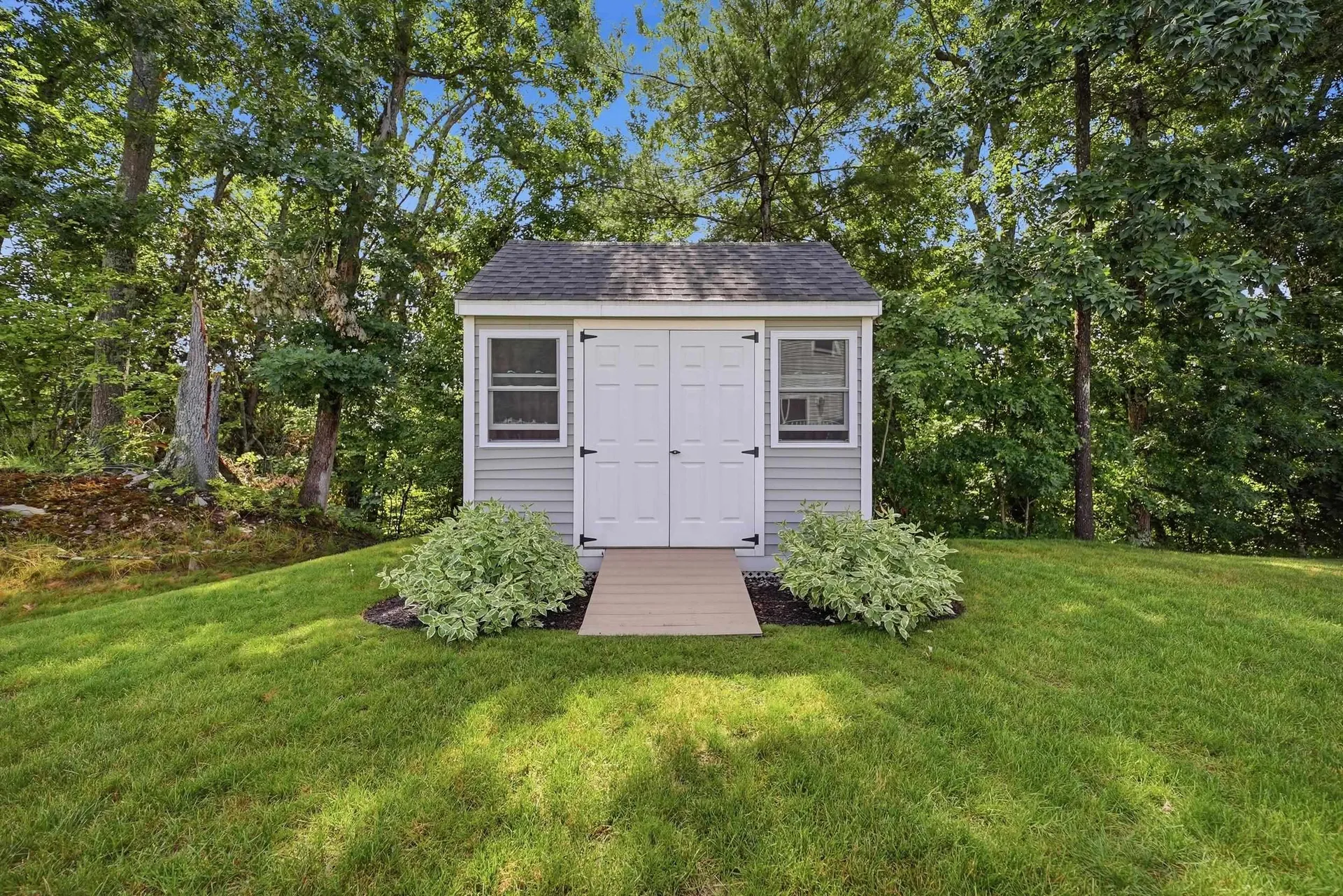 37 Clover Lane Londonderry NH 03053