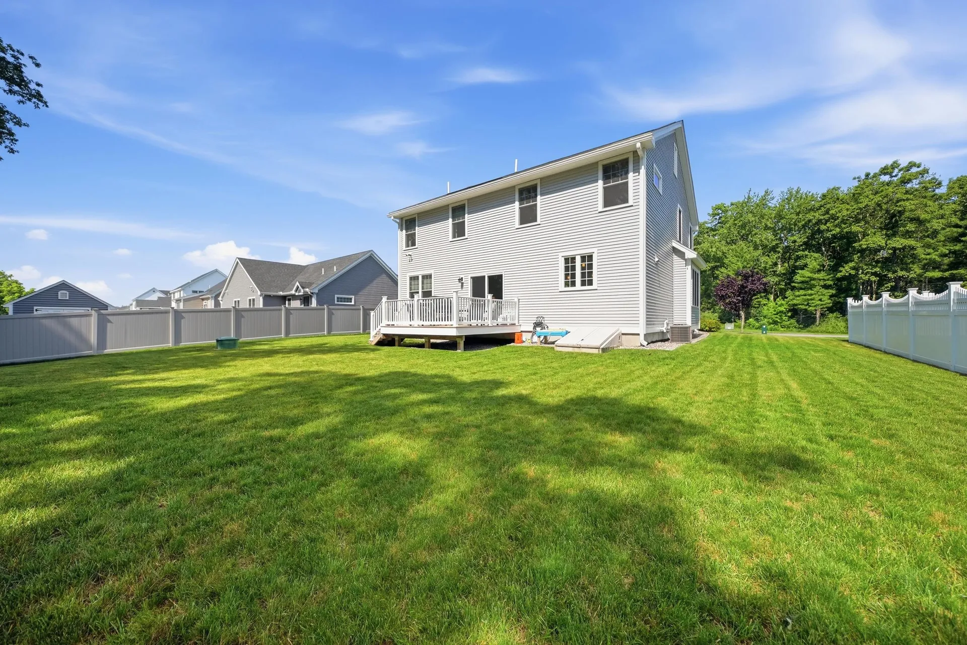 37 Clover Lane Londonderry NH 03053