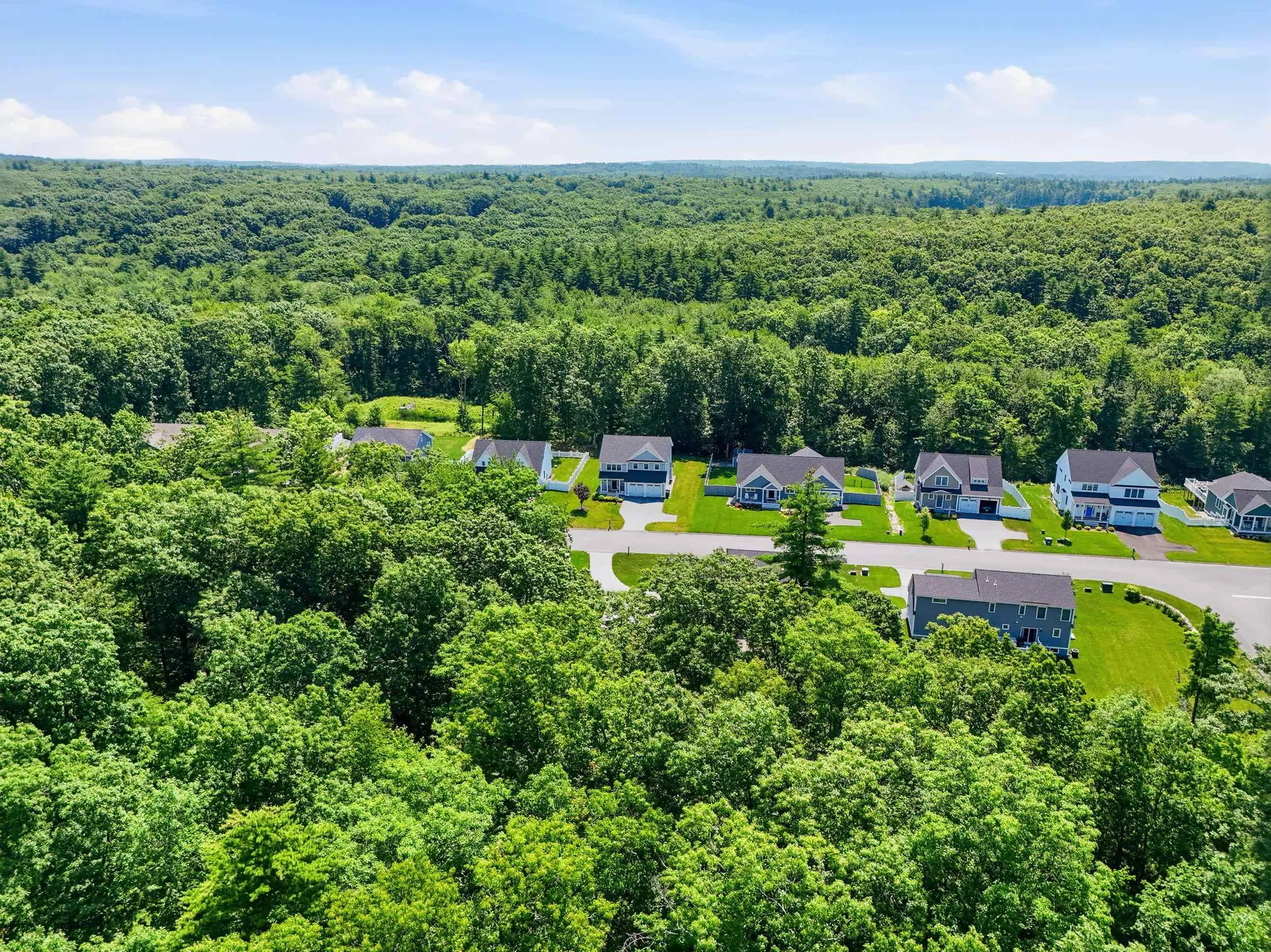 37 Clover Lane Londonderry NH 03053